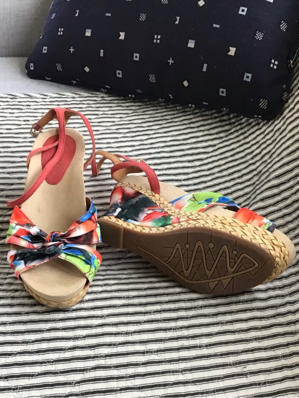 Earthies, New/n box, Sonzi Floral Platform Wedge sandals, 8M